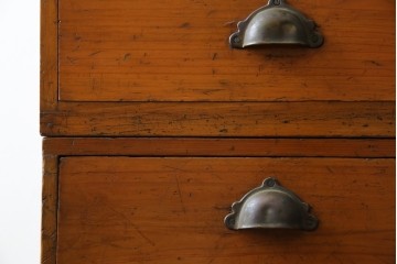 和製アンティーク　横に並べても使える!!　引き出し18杯　レトロな見た目と収納力が魅力的な収納箪笥　(R-072954)