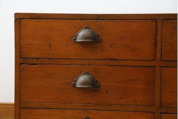 和製アンティーク　レトロな雰囲気溢れる収納箪笥　(R-072955)