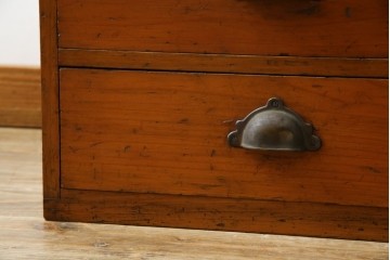 和製アンティーク　レトロな雰囲気溢れる収納箪笥　(R-072955)