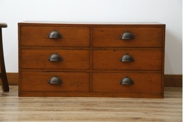 和製アンティーク　レトロな雰囲気溢れる収納箪笥　(R-072956)