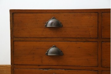 和製アンティーク　レトロな雰囲気溢れる収納箪笥　(R-072956)