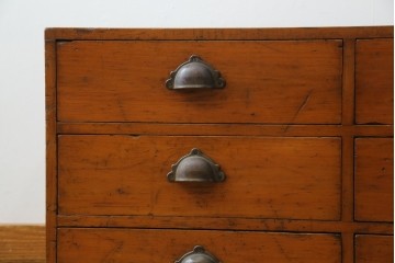 和製アンティーク　レトロな雰囲気溢れる収納箪笥　(R-072957)