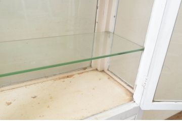 和製アンティーク　ゆらゆらガラス　四面ガラス　お気に入りのコレクションをお洒落にみせてくれるケビントガラスケース(ショーケース、飾り棚、陳列棚、収納棚、戸棚、デンタルケース、デンタルキャビネット)(R-072962)