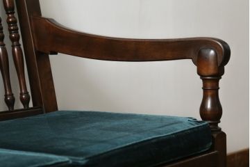 中古　松本民芸家具　洋館に似合う佇まいのD型布張り椅子(ベンチ、ソファ、3人掛けソファ)(定価約55万円)(R-072963)