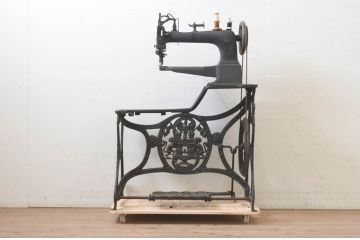 希少!!　ジャンク品　ドイツ製　置くだけで絵になる素敵な足踏みミシン(八方ミシン、ミシンテーブル、ミシン台、工業用ミシン、サイドテーブル、ディスプレイ、ドイツ)(R-072967)