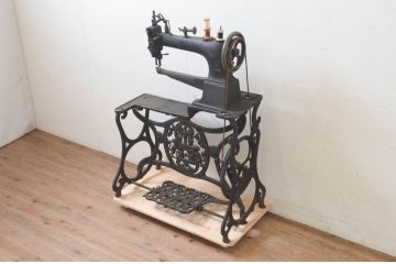 希少!!　ジャンク品　ドイツ製　置くだけで絵になる素敵な足踏みミシン(八方ミシン、ミシンテーブル、ミシン台、工業用ミシン、サイドテーブル、ディスプレイ、ドイツ)(R-072967)