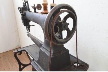希少!!　ジャンク品　ドイツ製　置くだけで絵になる素敵な足踏みミシン(八方ミシン、ミシンテーブル、ミシン台、工業用ミシン、サイドテーブル、ディスプレイ、ドイツ)(R-072967)
