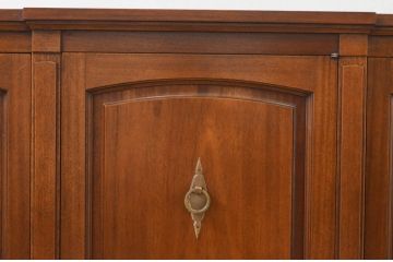 中古　DREXEL HERITAGE(ドレクセルヘリテイジ)　Triune(トライユン)　クラシカルな佇まいのサイドボード(サイドキャビネット、リビングボード、収納棚)(R-072968)