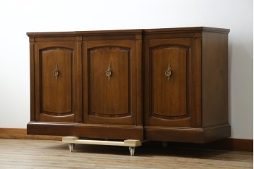 中古　DREXEL HERITAGE(ドレクセルヘリテイジ)　Triune(トライユン)　クラシカルな佇まいのサイドボード　(R-072968)