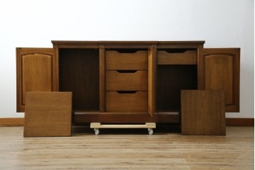 中古　DREXEL HERITAGE(ドレクセルヘリテイジ)　Triune(トライユン)　クラシカルな佇まいのサイドボード　(R-072968)