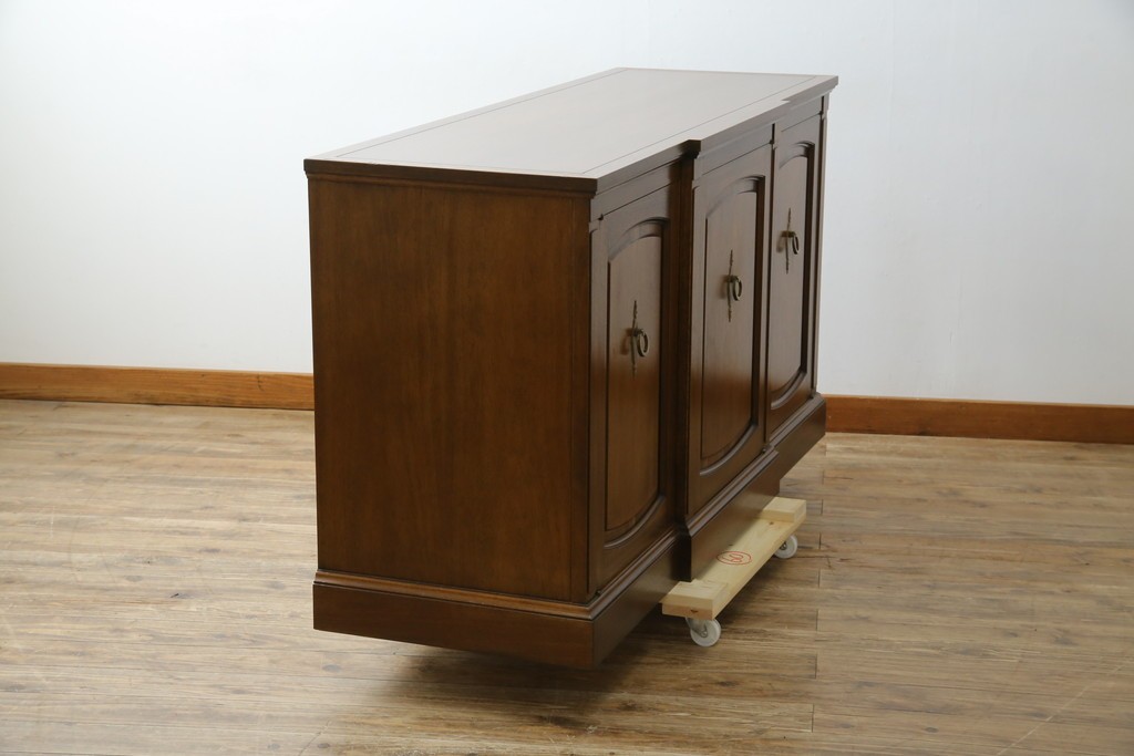 中古　DREXEL HERITAGE(ドレクセルヘリテイジ)　Triune(トライユン)　クラシカルな佇まいのサイドボード　(R-072968)