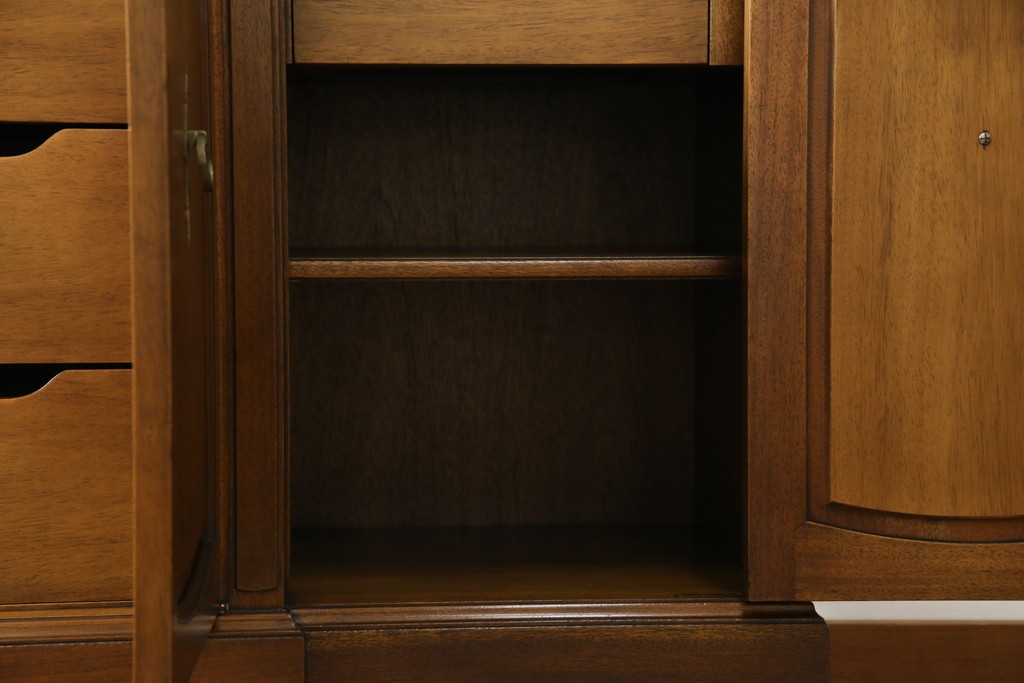 中古　DREXEL HERITAGE(ドレクセルヘリテイジ)　Triune(トライユン)　クラシカルな佇まいのサイドボード　(R-072968)