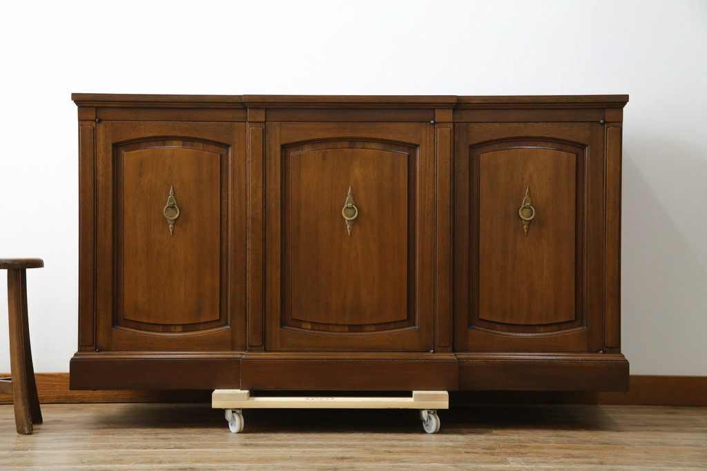 中古　DREXEL HERITAGE(ドレクセルヘリテイジ)　Triune(トライユン)　クラシカルな佇まいのサイドボード　(R-072968)