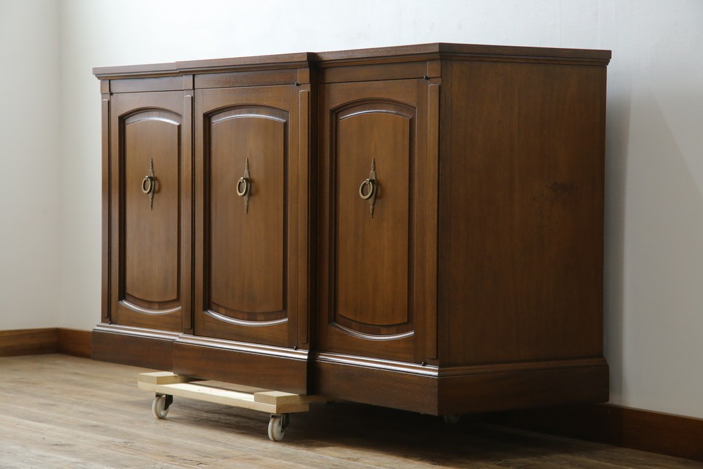 中古　DREXEL HERITAGE(ドレクセルヘリテイジ)　Triune(トライユン)　クラシカルな佇まいのサイドボード　(R-072968)