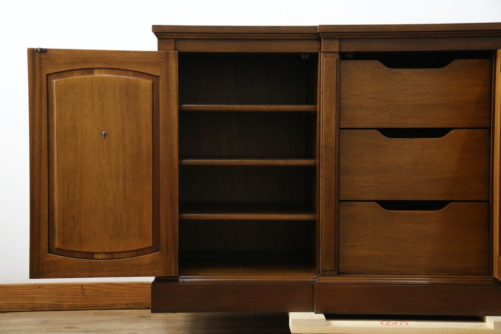 中古　DREXEL HERITAGE(ドレクセルヘリテイジ)　Triune(トライユン)　クラシカルな佇まいのサイドボード　(R-072968)