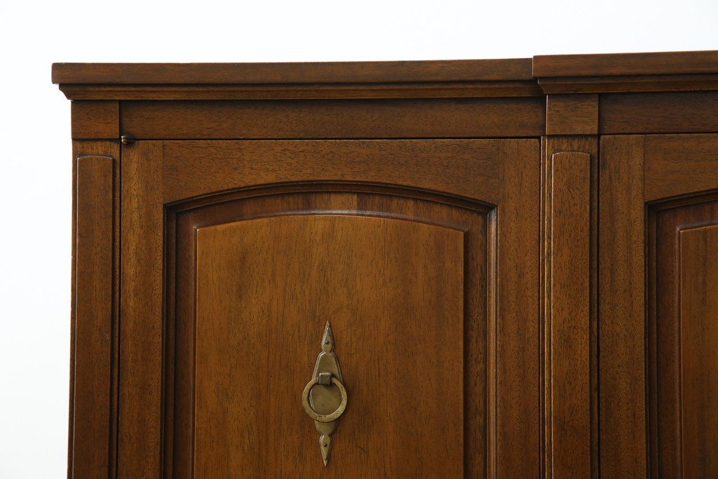 中古　DREXEL HERITAGE(ドレクセルヘリテイジ)　Triune(トライユン)　クラシカルな佇まいのサイドボード　(R-072968)