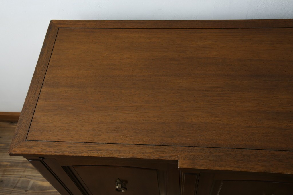 中古　DREXEL HERITAGE(ドレクセルヘリテイジ)　Triune(トライユン)　クラシカルな佇まいのサイドボード　(R-072968)