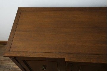 中古　DREXEL HERITAGE(ドレクセルヘリテイジ)　Triune(トライユン)　クラシカルな佇まいのサイドボード　(R-072968)