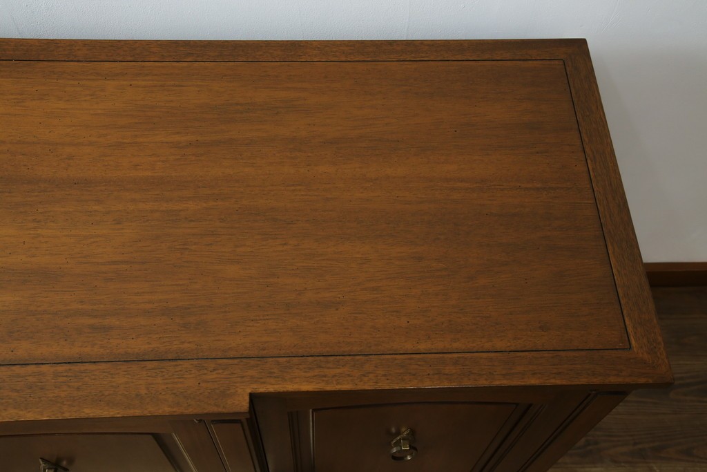 中古　DREXEL HERITAGE(ドレクセルヘリテイジ)　Triune(トライユン)　クラシカルな佇まいのサイドボード　(R-072968)