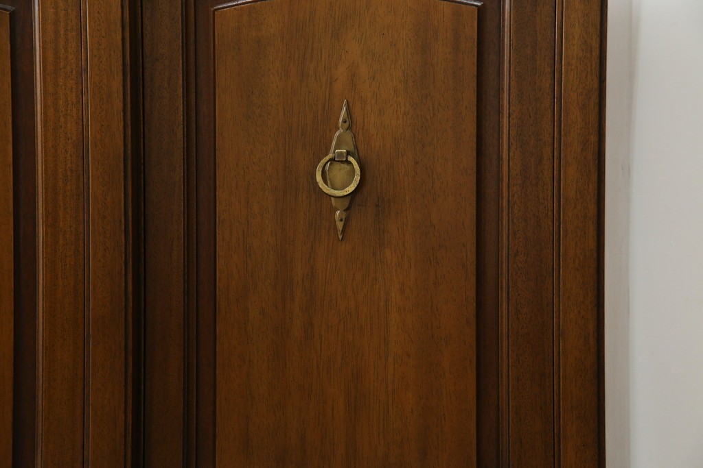 中古　DREXEL HERITAGE(ドレクセルヘリテイジ)　Triune(トライユン)　クラシカルな佇まいのサイドボード　(R-072968)