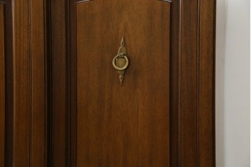 中古　DREXEL HERITAGE(ドレクセルヘリテイジ)　Triune(トライユン)　クラシカルな佇まいのサイドボード　(R-072968)