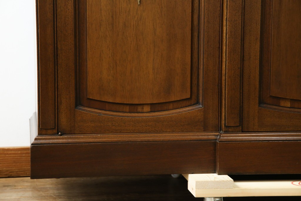 中古　DREXEL HERITAGE(ドレクセルヘリテイジ)　Triune(トライユン)　クラシカルな佇まいのサイドボード　(R-072968)