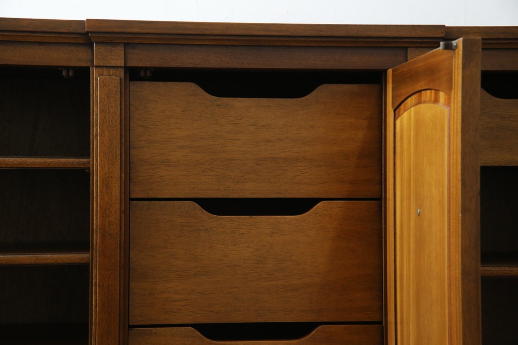 中古　DREXEL HERITAGE(ドレクセルヘリテイジ)　Triune(トライユン)　クラシカルな佇まいのサイドボード　(R-072968)