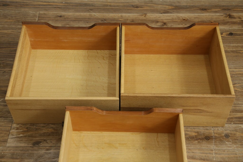 中古　DREXEL HERITAGE(ドレクセルヘリテイジ)　Triune(トライユン)　クラシカルな佇まいのサイドボード　(R-072968)