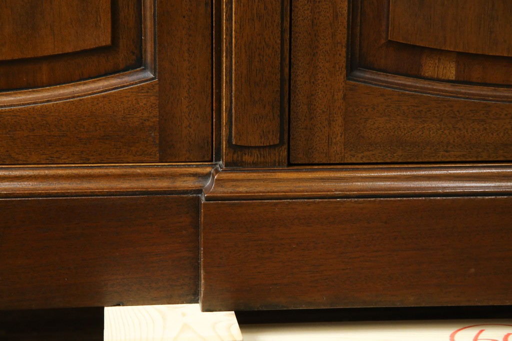 中古　DREXEL HERITAGE(ドレクセルヘリテイジ)　Triune(トライユン)　クラシカルな佇まいのサイドボード　(R-072968)