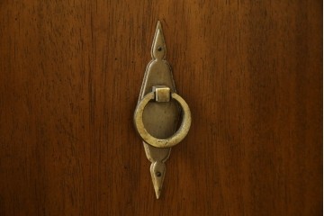 中古　DREXEL HERITAGE(ドレクセルヘリテイジ)　Triune(トライユン)　クラシカルな佇まいのサイドボード　(R-072968)