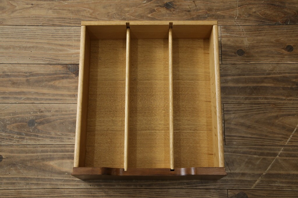 中古　DREXEL HERITAGE(ドレクセルヘリテイジ)　Triune(トライユン)　クラシカルな佇まいのサイドボード　(R-072968)