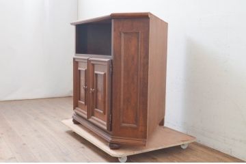 中古　美品　お部屋の隅をおしゃれに活用できるコーナーキャビネット(サイドボード、テレビ台、収納棚、戸棚)(R-072969)