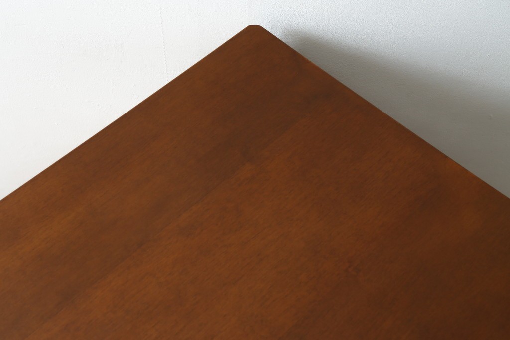中古　美品　お部屋の隅をおしゃれに活用できるコーナーキャビネット　(R-072969)