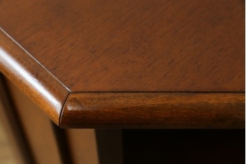 中古　美品　お部屋の隅をおしゃれに活用できるコーナーキャビネット　(R-072969)