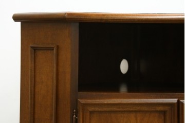 中古　美品　お部屋の隅をおしゃれに活用できるコーナーキャビネット　(R-072969)
