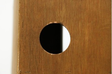 中古　美品　お部屋の隅をおしゃれに活用できるコーナーキャビネット　(R-072969)