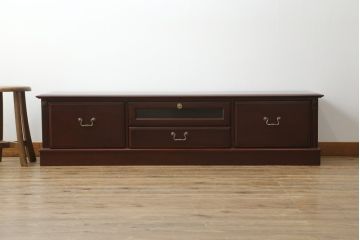 中古　美品　IDC大塚家具　「グレース」シリーズ　マホガニー材　シックな佇まいが魅力的なテレビボード(テレビ台、ローボード、AVボード、リビングボード、ローチェスト、引き出し)(定価約16万5千円)(R-072971)