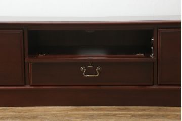 中古　美品　IDC大塚家具　「グレース」シリーズ　マホガニー材　シックな佇まいが魅力的なテレビボード(テレビ台、ローボード、AVボード、リビングボード、ローチェスト、引き出し)(定価約16万5千円)(R-072971)