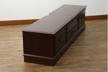 中古　美品　IDC大塚家具　「グレース」シリーズ　マホガニー材　シックな佇まいが魅力的なテレビボード(テレビ台、ローボード、AVボード、リビングボード、ローチェスト、引き出し)(定価約16万5千円)(R-072971)
