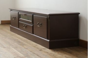中古　美品　IDC大塚家具　「グレース」シリーズ　マホガニー材　シックな佇まいが魅力的なテレビボード(テレビ台、ローボード、AVボード、リビングボード、ローチェスト、引き出し)(定価約16万5千円)(R-072971)