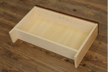 中古　美品　IDC大塚家具　「グレース」シリーズ　マホガニー材　シックな佇まいが魅力的なテレビボード(テレビ台、ローボード、AVボード、リビングボード、ローチェスト、引き出し)(定価約16万5千円)(R-072971)