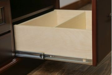 中古　美品　IDC大塚家具　「グレース」シリーズ　マホガニー材　シックな佇まいが魅力的なテレビボード(テレビ台、ローボード、AVボード、リビングボード、ローチェスト、引き出し)(定価約16万5千円)(R-072971)