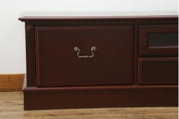 中古　美品　IDC大塚家具　「グレース」シリーズ　マホガニー材　シックな佇まいが魅力的なテレビボード(テレビ台、ローボード、AVボード、リビングボード、ローチェスト、引き出し)(定価約16万5千円)(R-072971)