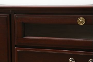 中古　美品　IDC大塚家具　「グレース」シリーズ　マホガニー材　シックな佇まいが魅力的なテレビボード(テレビ台、ローボード、AVボード、リビングボード、ローチェスト、引き出し)(定価約16万5千円)(R-072971)