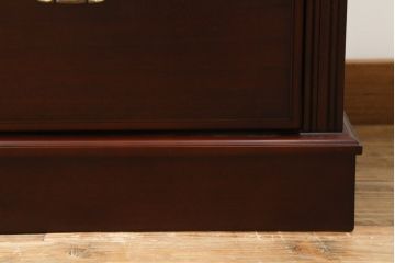 中古　美品　IDC大塚家具　「グレース」シリーズ　マホガニー材　シックな佇まいが魅力的なテレビボード(テレビ台、ローボード、AVボード、リビングボード、ローチェスト、引き出し)(定価約16万5千円)(R-072971)