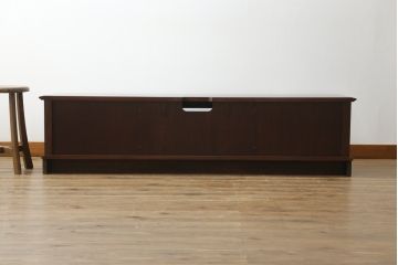 中古　美品　IDC大塚家具　「グレース」シリーズ　マホガニー材　シックな佇まいが魅力的なテレビボード(テレビ台、ローボード、AVボード、リビングボード、ローチェスト、引き出し)(定価約16万5千円)(R-072971)