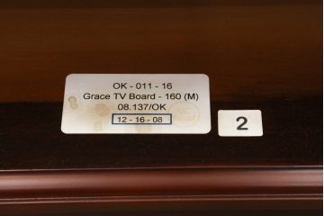 中古　美品　IDC大塚家具　「グレース」シリーズ　マホガニー材　シックな佇まいが魅力的なテレビボード(テレビ台、ローボード、AVボード、リビングボード、ローチェスト、引き出し)(定価約16万5千円)(R-072971)