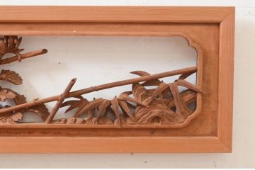 アンティーク建具　井波彫刻　光雪作　生命力に溢れた菊の彫りが目を惹く彫刻欄間2枚セット(明かり取り、明り取り、在銘有り)(R-072980)