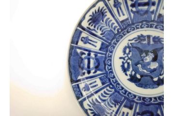 江戸期　古伊万里　染付　芙蓉手　鳥の図　約22cm　7寸　はっきりとした藍色のデザインが目を惹く中皿(鷹?、和皿、和食器、七寸)(R-073017)