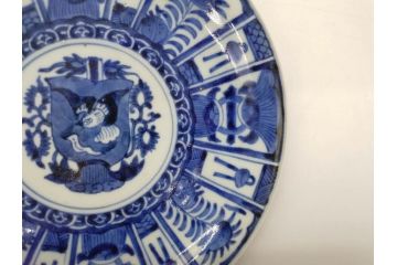 江戸期　古伊万里　染付　芙蓉手　鳥の図　約22cm　7寸　はっきりとした藍色のデザインが目を惹く中皿(鷹?、和皿、和食器、七寸)(R-073017)